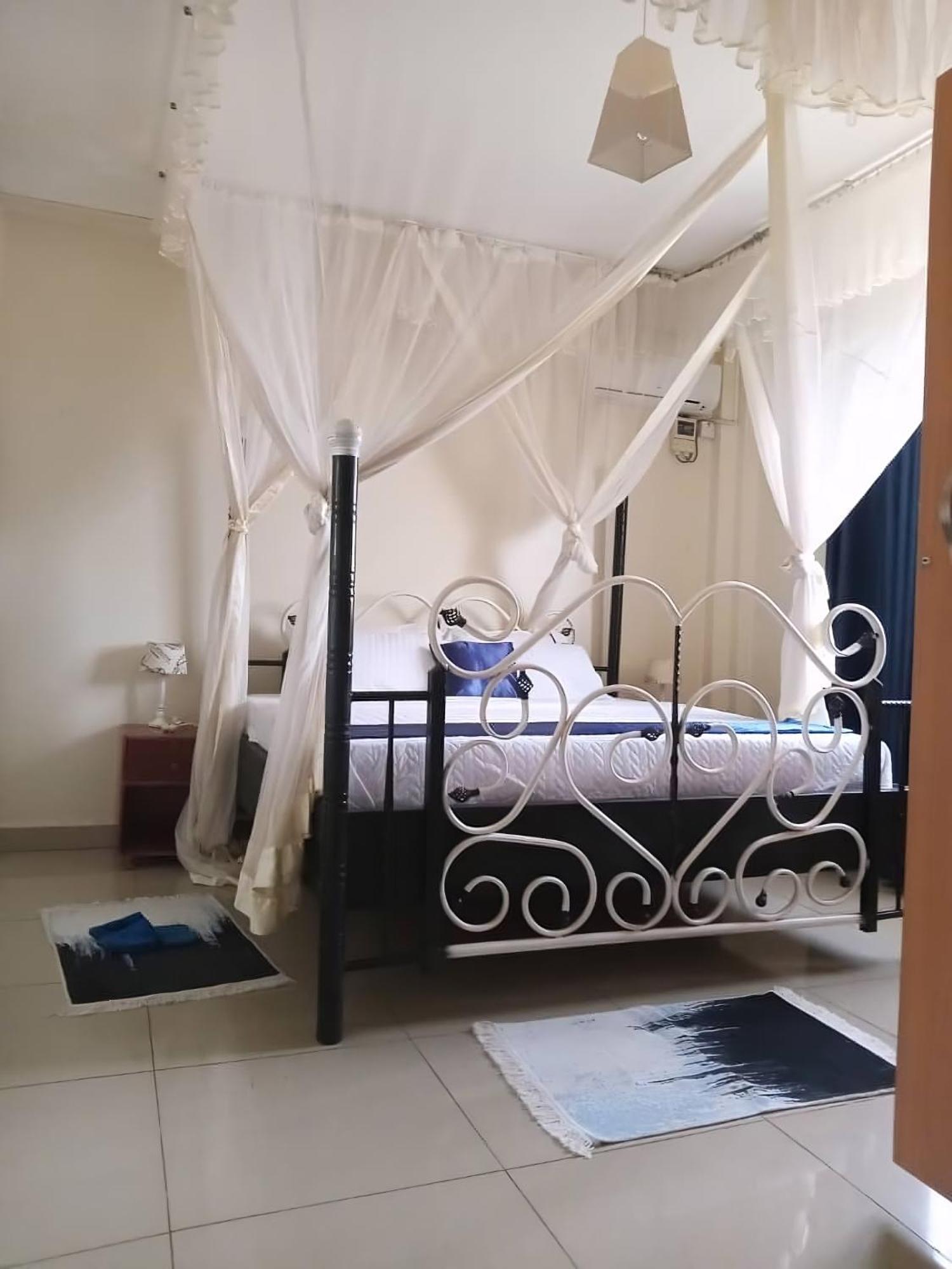 The Abode Apartments Lake View & Breakfast Suite Near Beach Entebbe Exterior foto
